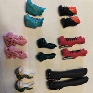 Monster High doll shoes - ** light pink heals are no longer in this bundle